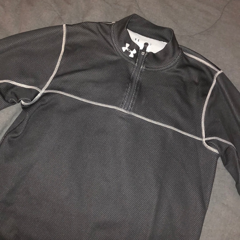 Men’s M black Under Armour. Extra Warm